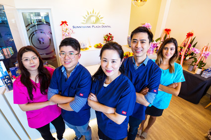 Sunnybank Plaza Dental 官網展示的診所團隊合照
