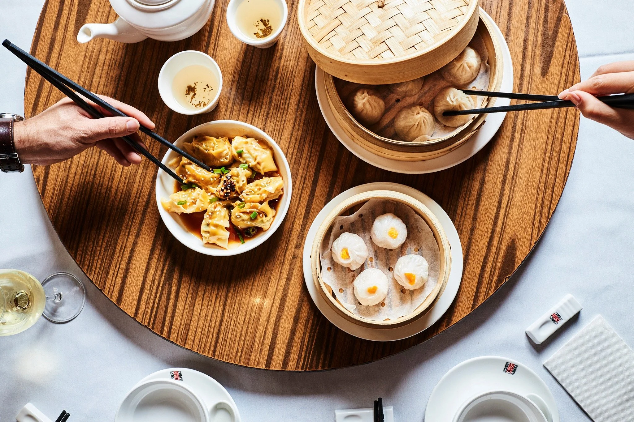 HuTong 品牌点心菜品宣传图，非门店实景